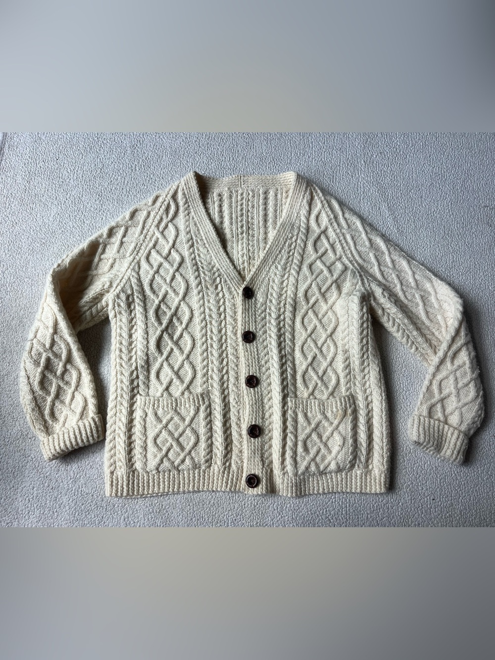 Vintage Cream Cable Knit V Neck Sweater Women’s Medium